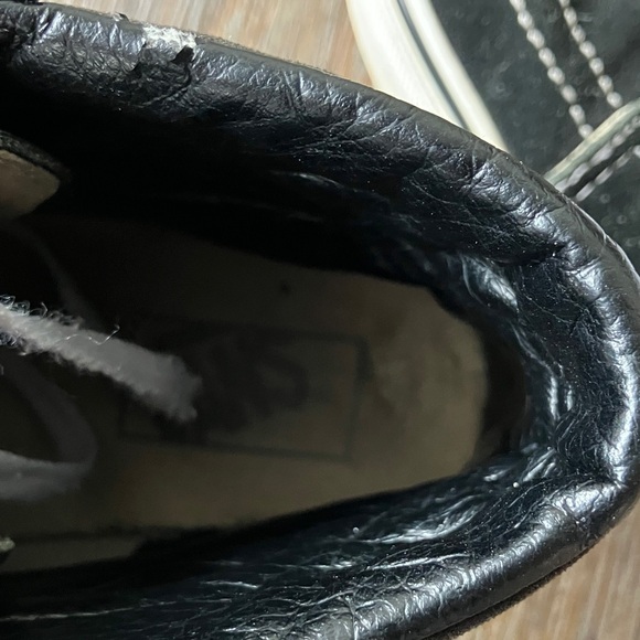 Vans Black and White Unisex Shoes - Picture 11 of 13